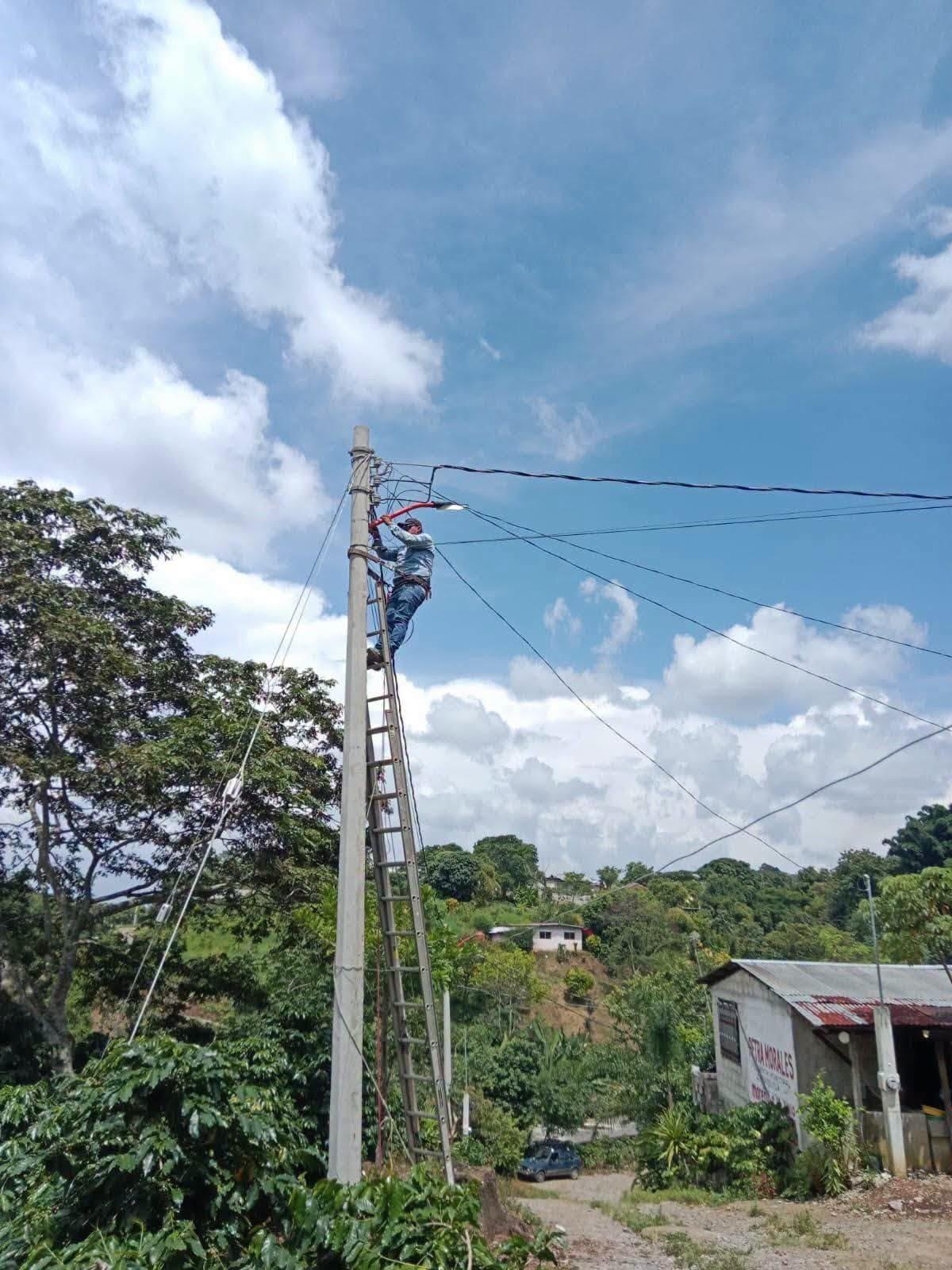 Rehabilitación de alumbrado en la Cumbre de Cuaunepixca