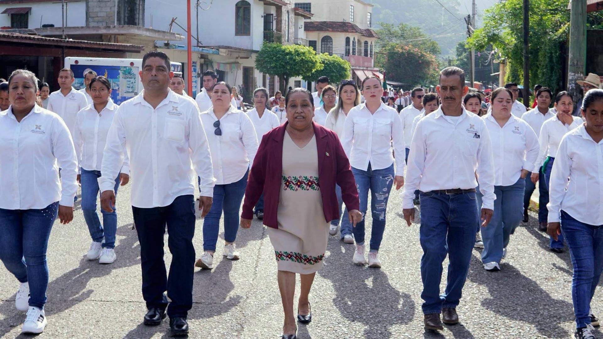 Tradicional Desfile Conmemorativo del 216 aniversario de la Independencia de México